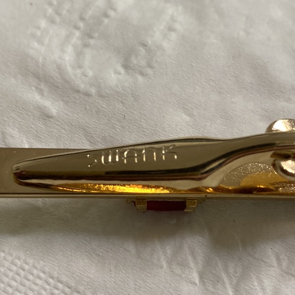 Swank Red Setting Gold Tone Vintage Tie Clasp - Picture 2 of 3